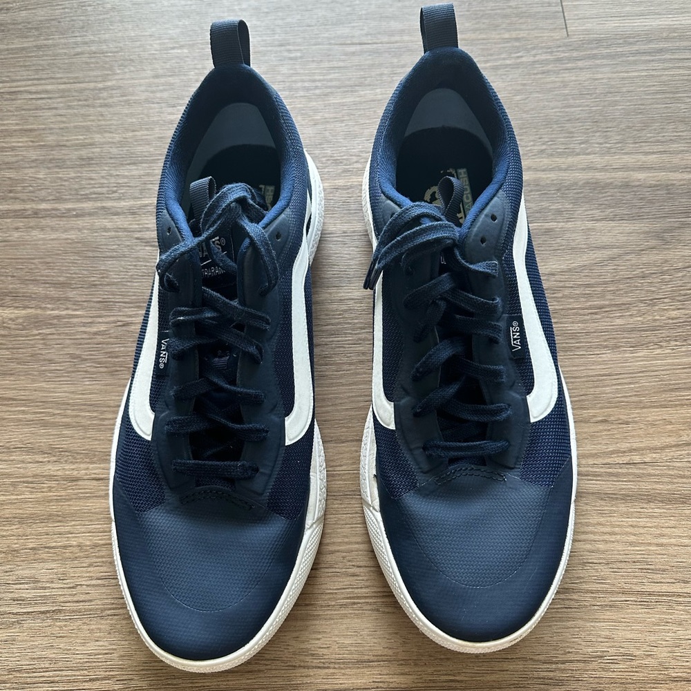 Vans UltraRange EXO like new